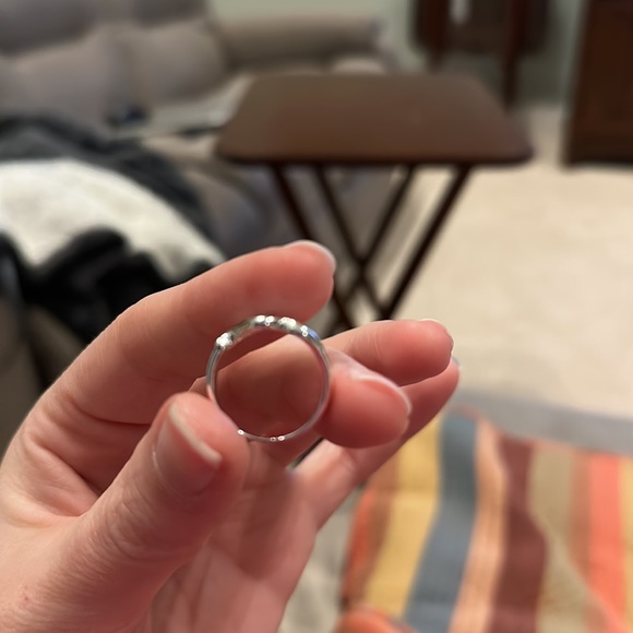 I’m selling a beautiful, dainty sterling silver ring in a size 6.5 us - Picture 5 of 9